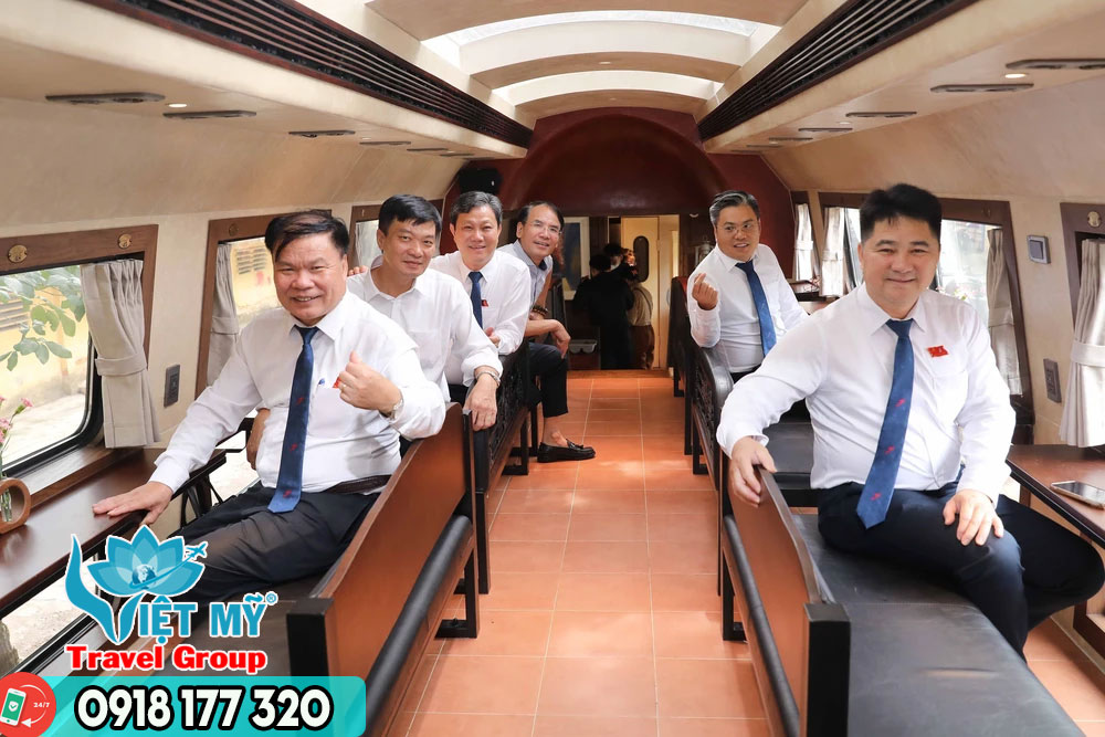 Hà Nội ra mắt tàu du lịch 2 tầng “5 cửa ô” dịp 2/9